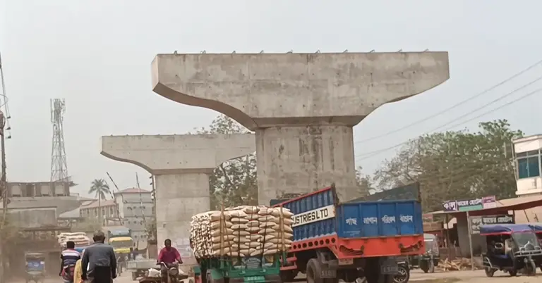 চুয়াডাঙ্গার রেলওয়ে ওভারপাসে নির্মাণকাজ